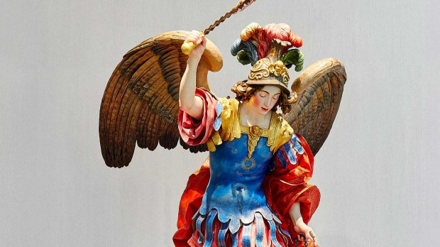 El arcángel San Miguel venciendo al demonio’. Luisa Roldán, La Roldana. 1692. Procedencia: Monasterio de El Escorial