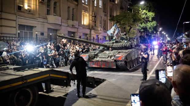 Los miembros del grupo Wagner se preparan para retirarse del centro de la ciudad de Rostov