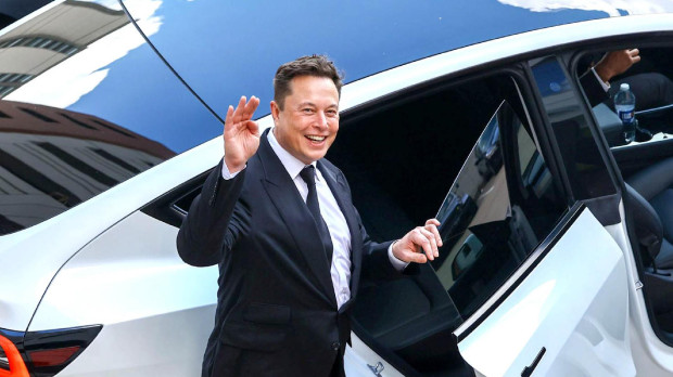 El CEO de Tesla, Elon Musk, deja el Centro de Justicia Leonard L. Williams