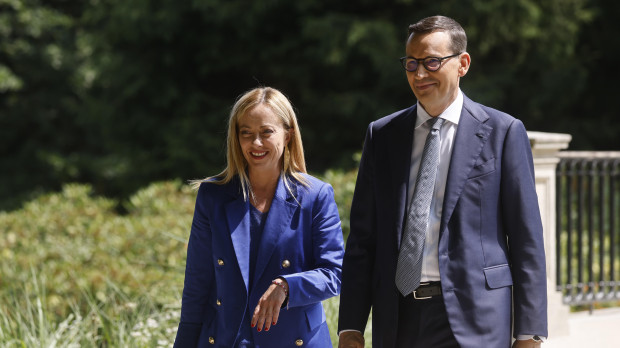 El primer ministro polaco Mateusz Morawiecki y la primera ministra italiana Giorgia Meloni