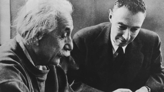 Oppenheimer finalmente asumió el puesto de Einstein en el Institute for Advanced Study