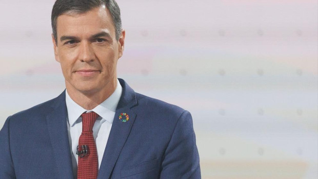 El presidente del Gobierno y candidato a la reelección por el PSOE, Pedro Sánchez, antes del debate electoral organizado por RTVE bajo el título ‘23J el debate final’, en el Estudio 6 de Prado del Rey, a 19 de julio de 2023, en Madrid (España). El último debate electoral que se celebra hoy con Pedro Sánchez (PSOE), Santiago Abascal (Vox) y Yolanda Díaz (Sumar) tiene una duración de 90 minutos y está dividido en tres bloques temáticos. El debate se emite en directo en La 1, el Canal 24 Horas, TVE Internacional, Radio Nacional, Radio 5, Radio Exterior, la web RTVE.es y la plataforma RTVE Play y está estructurado en un bloque de economía, otro de políticas sociales y el tercero de pactos de Estados y pactos postelectorales. El candidato del PP, Alberto Núñez Feijóo, ha declinado participar en la propuesta de RTVE de 'Debate a 4'. Eduardo Parra / Europa Press 19/7/2023