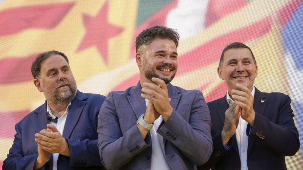 De izquierda a derecha: Oriol Junqueras y Gabriel Rufián (ERC) y Arnaldo Otegi (Bildu)