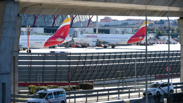 Aviones de Iberia esperan en pista en la Terminal 4 del Aeropuerto Madrid-Barajas Adolfo Suárez