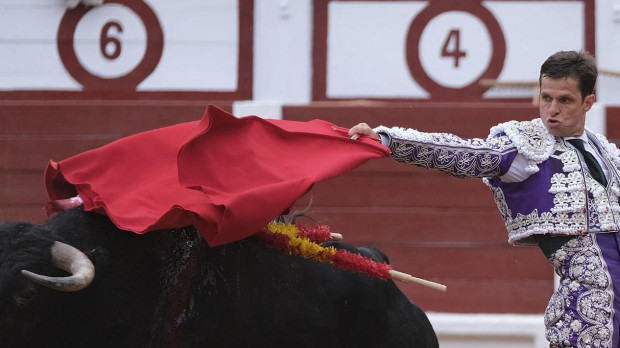 El diestro madrileño Julián López "El Juli" lidia en solitario en Gijón seis toros