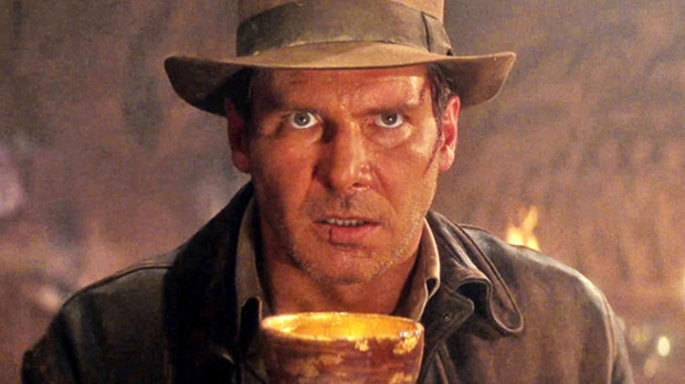 Harrison Ford con el Santo Grial en la película 'Indiana Jones y el Último Cruzado', de Steven Spielberg