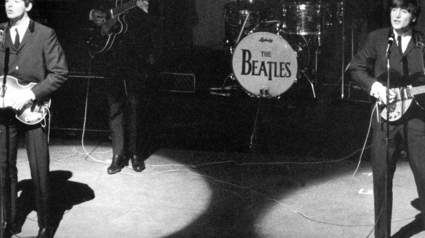 Paul McCartney (a la derecha) sí ha sido elegido en la lista, al contrario que John Lennon (a la izquierda)