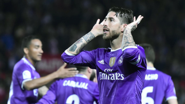 El momento en el que Sergio Ramos se encaró con la grada de los ultras del Sevilla, en enero de 2017
