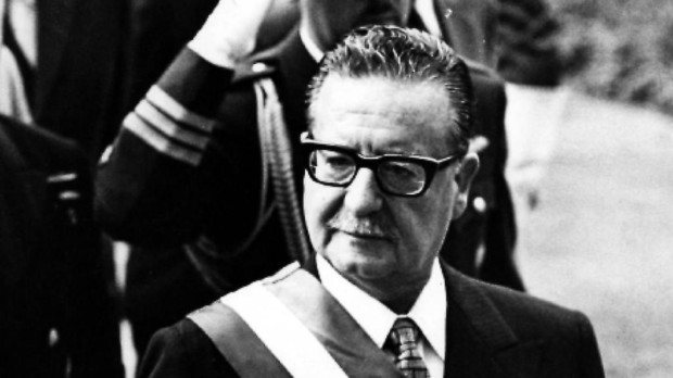 Salvador Allende con la banda presidencial