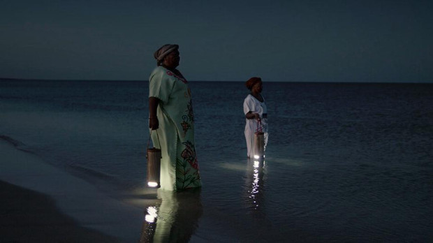 Imagen promocional de Waterlight, la lámpara que funciona con agua marina