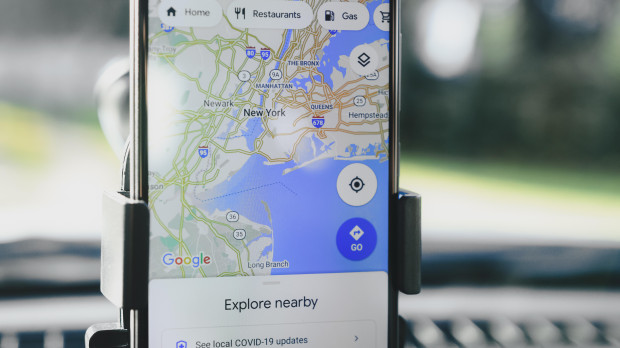 Un móvil con Google Maps