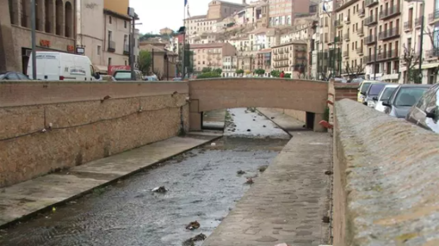 Cauce del río Queiles a su paso por Tarazona (Zaragoza)