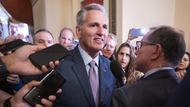 El presidente de la Cámara, Kevin McCarthy, ante los medios de comunicación
