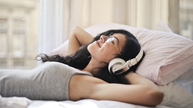 La mitad de los oyentes de podcasts los utilizan como ayuda para conciliar el sueño