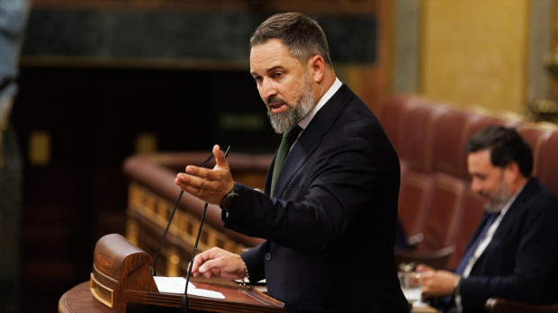 El líder de VOX, Santiago Abascal, interviene durante la primera sesión del debate de investidura del líder del PP, en el Congreso