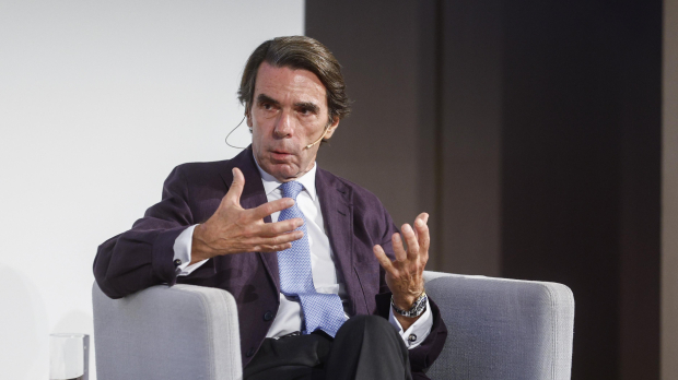 El ex presidente del Gobierno José María Aznar participa en un coloquio organizado por la fundación NEOS