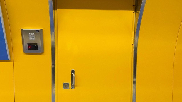 Puerta con código del Metro de Madrid