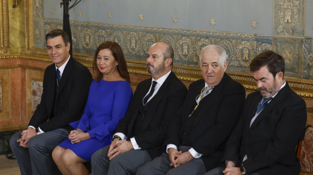 De izquierda a derecha, Sánchez, los presidentes del Congreso, Senado, TC y CGPJ