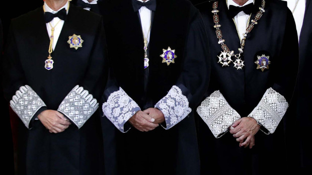 Detalle de las togas de los miembros de la Carrera Fiscal
