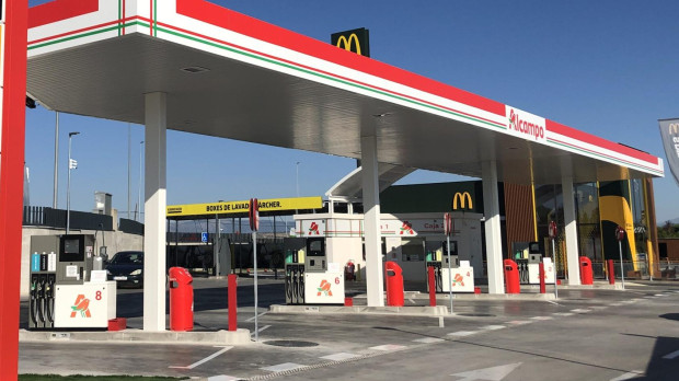 Las gasolineras de hipermercado también se integran dentro de las conocidas como los cost