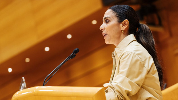 La senadora de Vox Paloma Gómez interviene durante una sesión plenaria