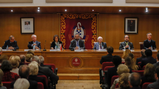 Manuel Ángel Castañeda, Charles Powell, María Ángeles Osorio Iturmendi, Alfonso Bullón de Mendoza, José Manuel Otero Novas, Ramón Pérez-Maura y Pablo Sánchez Garrido en el homenaje a Alfonso Osorio