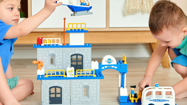 Niños jugando juntos