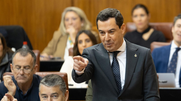 El presidente de la Junta de Andalucía, Juanma Moreno, durante su cara a cara con el socialista Juan Espadas
