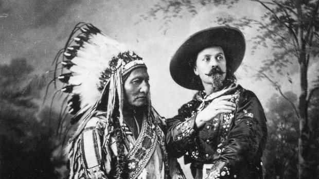 Toro Sentado y Buffalo Bill, imagen de 1885