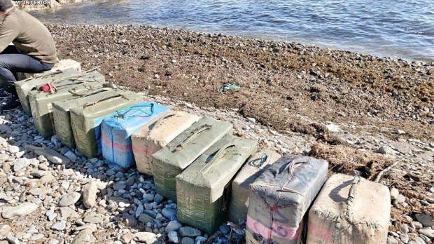 Fardos de hachís incautados en una operación contra el narcotráfico en la provincia de Cádiz (archivo)