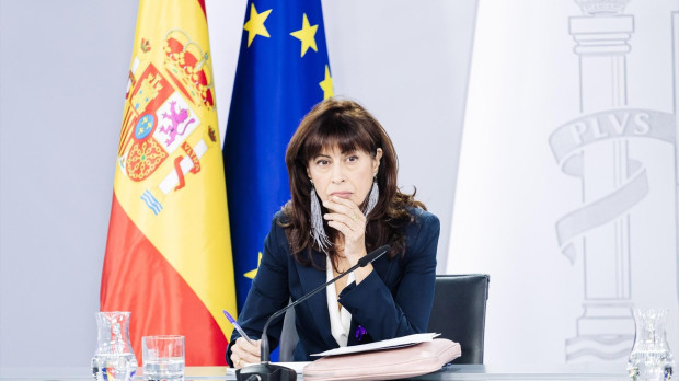 La ministra de Igualdad, Ana Redondo, ofrece una rueda de prensa posterior a la reunión del Consejo de Ministros, en el Palacio de La Moncloa, a 5 de diciembre de 2023, en Madrid (España). El Consejo de Ministros ha aprobado hoy la Ley de Representación Paritaria, que obligará a que haya una presencia de al menos un 40% de mujeres en el Gobierno, los consejos de administración de las grandes empresas, las candidaturas electorales y los órganos constitucionales. La norma, que actualiza otra de 2007, se había aprobado ya en segunda vuelta y remitido al Congreso en la pasada legislatura, pero decayó por la convocatoria de elecciones generales. 05 DICIEMBRE 2023;MADRID;CONSEJO DE MINISTROS;LEY DE PARIDAD Carlos Luján / Europa Press 05/12/2023