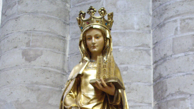 Estatua de santa Gúdula en la catedral de Bruselas