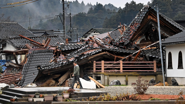 Casas derruidas por el terremoto en el pueblo de Anamizu, prefactura de Ishikawa