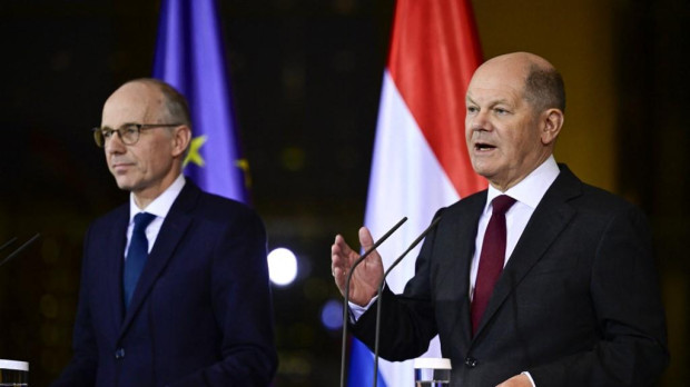 El canciller alemán Olaf Scholz y el primer ministro luxemburgués Luc Friedn durante la rueda de prensa en Berlín