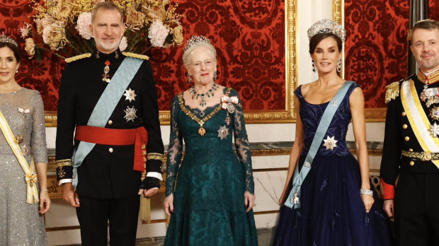 Los Reyes Felipe VI y Letizia junto a la reina Margarita II de Dinamarca y los príncipes herederos, Federico y Mary