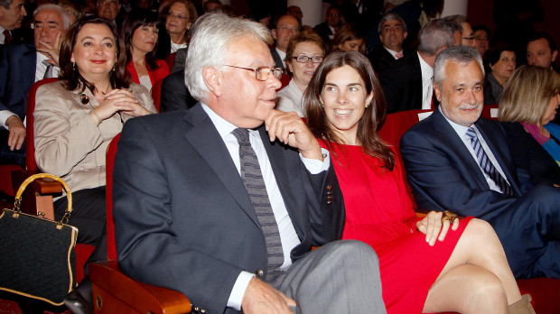 EL EX PRESIDENTE FELIPE GONZALEZ JUNTO A SU HIJA MARIA GONZALEZ ROMERO Y JOSE ANTONIO GRIÑAN DURANTE EL HOMENAJE RECIBIDO CON MOTIVO DEL 20ª ANIVERSARIO DE LA EXPO DE SEVILLA 19/04/2012 SEVILLA
