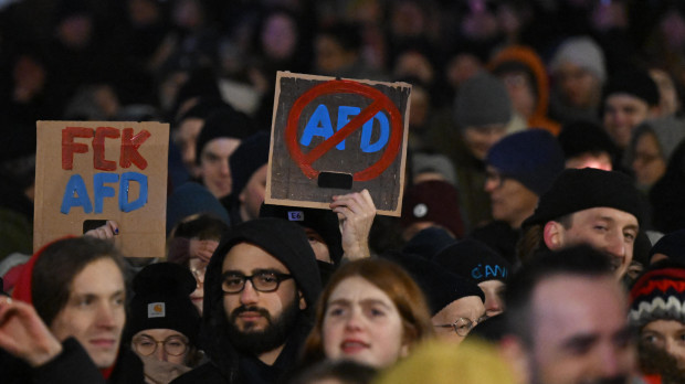 Pancartas contra el partido AfD en una manifestación en Essen, Alemania