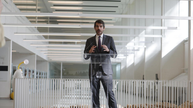 El ministro de Cultura, Ernest Urtasun, en la inauguración de la Biblioteca Pública 'Grupo Cántico' en Córdoba