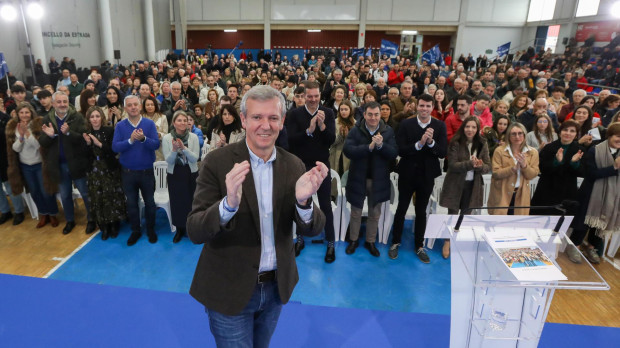 El presidente de la Xunta y candidato a la reelección, Alfonso Rueda (PPdeG), participa esta mañana en un mitin en La Estrada