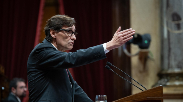 El líder del PSC, Salvador Illa, en el Parlamento catalán