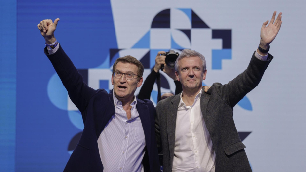 Alberto Núñez Feijóo y Alfonso Rueda en el cierre de campaña