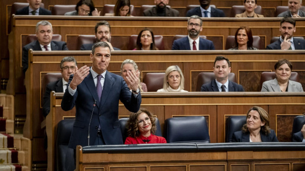 El presidente del Gobierno, Pedro Sánchez, interviene durante la sesión plenaria en el Congreso de los Diputados, a 21 de febrero de 2024, en Madrid (España). En la segunda Sesión de Control del 2024, el Gobierno se somete a las preguntas de la oposición después de qué el Partido Popular ganara con mayoría absoluta y el PSOE obtuviese el peor resultado de su historia en las elecciones gallegas que se celebraron el domingo 18 de febrero. Además durante el pleno se ha tratado la Ley de Amnistía tras la decisión del Parlament de admitir a trámite una iniciativa legislativa popular que pide al Parlament declarar la independencia y las dudas de la justicia suiza sobre que las acciones de Tsunami Democrátic no sean terrorismo sino que tengan carácter político. 21 FEBRERO 2024;CONGRESO;PLENO;SESIÓN PLENARIA;AMNISTÍA;GUARDIA CIVIL;ELECCIONES GALLEGAS; A. Pérez Meca / Europa Press 21/2/2024