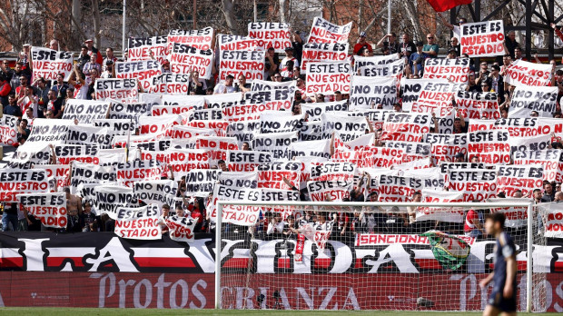 Aficionados del Rayo Vallecano reivindican el estadio de Vallecas