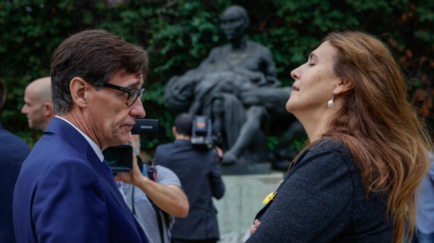 El líder del PSC, Salvador Illa, y la presidenta de Junts, Laura Borràs