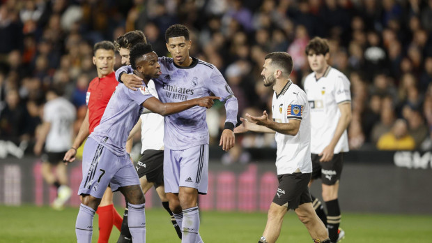 Bellingham se lleva a Vinicius de una discusión con Gayá