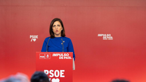 La portavoz del PSOE, Esther Peña, durante la rueda de prensa de este lunes