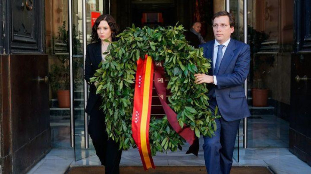 Isabel Díaz Ayuso y José Luis Martínez Almeida en el homenaje del 11-M de 2023