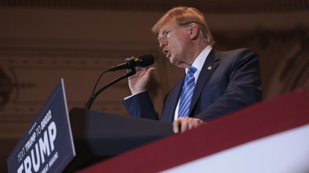 Donald Trump durante un discurso en su mansión de Mar-a-Lago en Florida