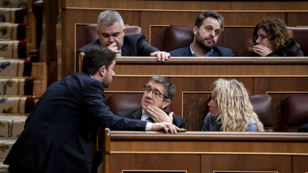 Patxi López junto a otros diputados de la bancada socialista, durante una sesión plenaria en el Congreso