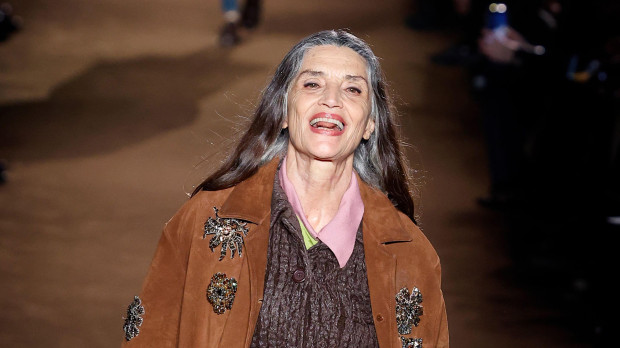La actriz Ángela Molina en el desfile de Miu Miu, en la Paris Fashion Week